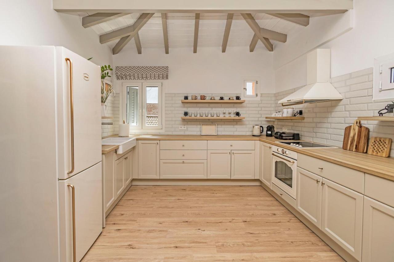 Pentanemi Loft, Corfu Old Town Apartment